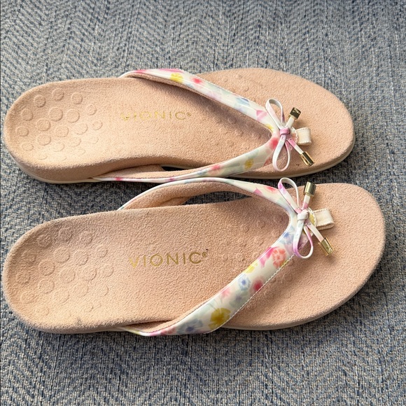 VIONIC Multicolored Flowers Thong Flip Flop Orthaheel Technology Sandals Size: 7 - Picture 3 of 12